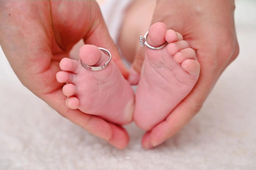 黄石宝宝脸上长黑点